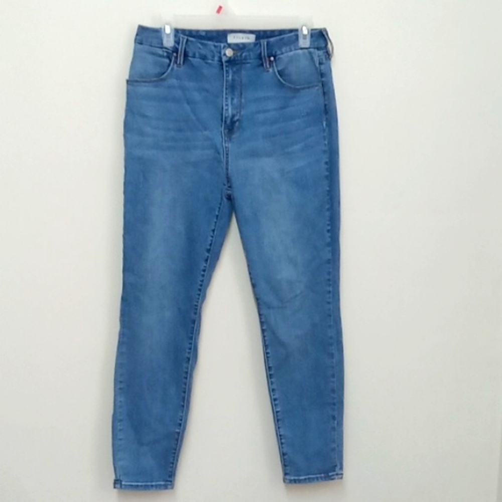 *Final Price* Pacsun Power Super Stretch Pushup Jegging Lightly Distressed Jeans